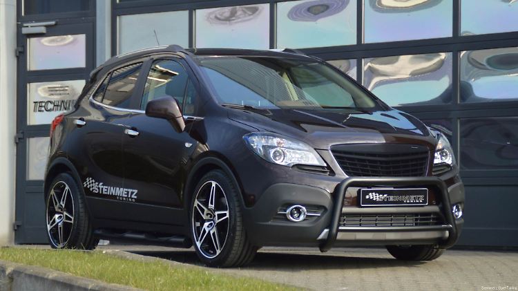 Neuer Kühlergrill und Frontbügel machen die Front des Opel Mokka kraftvoller.