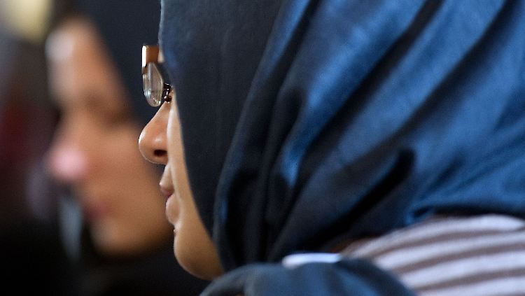 In der Türkei dürfen Frauen im Staatsdienst künftig Kopftuch tragen.