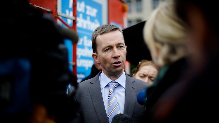 Bernd Lucke will, dass seine AfD nicht länger mit rechten Gedanken in Verbindung gebracht wird.