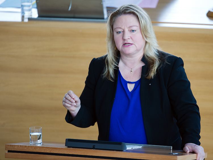Die sächsische Grünen-Politikerin Antje Hermenau spricht sich deutlich für eine Regierungsbeteiligung ihrer Partei aus.