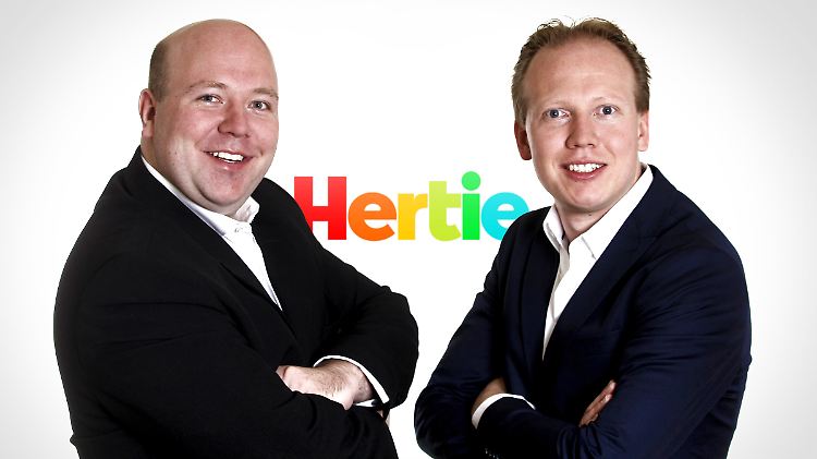 Jan (l) und Nils Klöker hoffen auf das Weihnachtsgeschäft