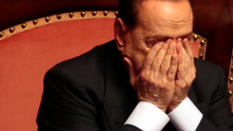 2013-10-02T122548Z_304793613_GM1E9A21KNX01_RTRMADP_3_ITALY-POLITICS-BERLUSCONI.JPG5204859466928178798.jpg