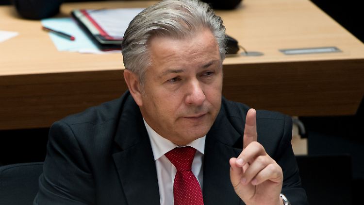 Klaus Wowereit führt in Berlin selbst eine große Koalition an. Im Bund hält er das Bündnis aber für schädlich für seine Partei.