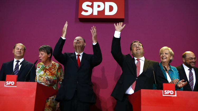 Sehen so Wahlverlierer aus? Die SPD könnte regieren, aber viele Genossen tun sich schwer mit dem Gedanken, erneut eine Große Koalition mit der Union einzugehen.