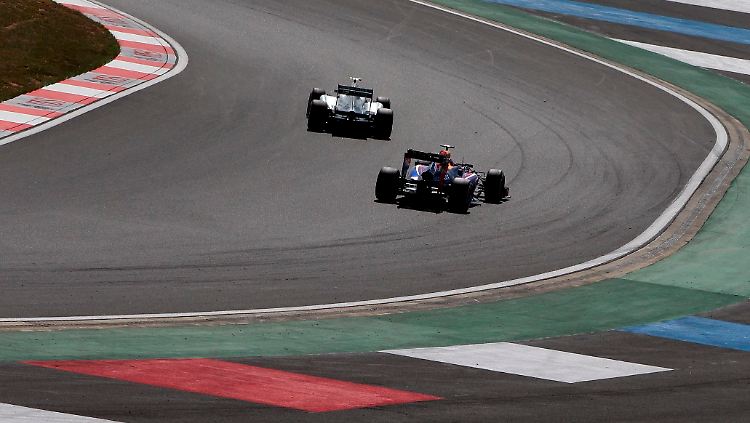 Auch in Südkorea zeigt sich Vettel (r.) in Bestform.