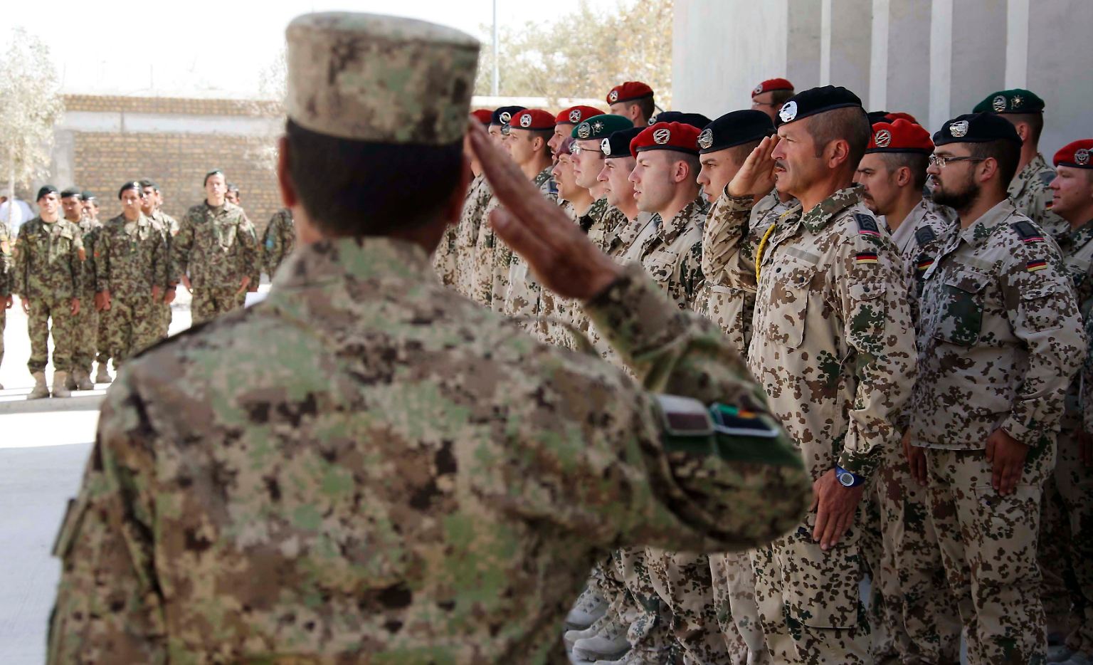 Nach zehn Jahren beendet die Bundeswehr ihren Einsatz in der afghanischen Unruheprovinz Kundus. 