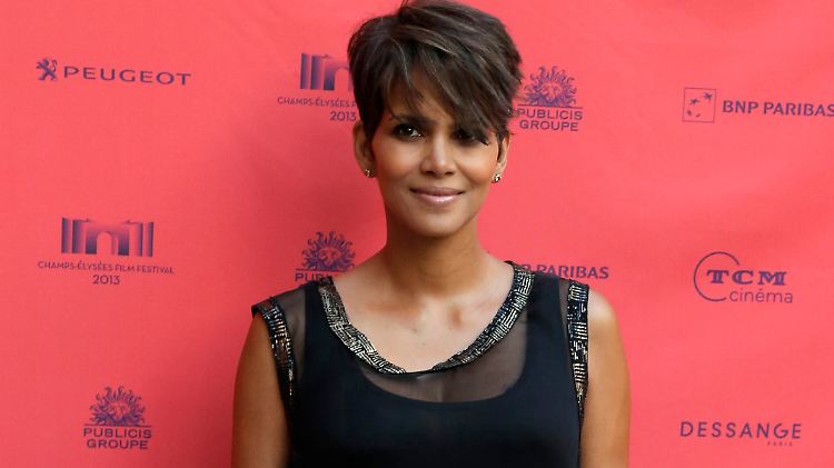 Halle Berry ist erst seit Juli mit ihrem Mann Olivier Martinez verheiratet. Jetzt bekamen die beiden ihr erstes Kind.