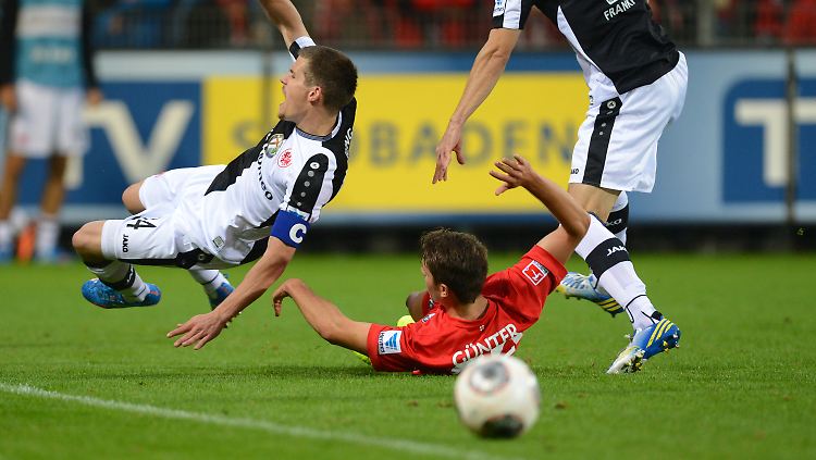 In Freiburg lieferten sich der SC und die Eintracht ein kampfbetontes Spiel.