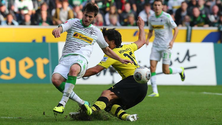 Hummels attackiert Nordveit mit einer "judoreifen Fußsichel" (Süddeutsche Zeitung).