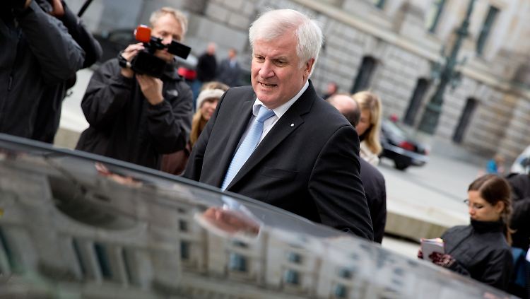 Seehofer stellt sich wieder einmal gegen seine Kollegen von CSU und SPD, die ein solches Treffen dementieren ließen.