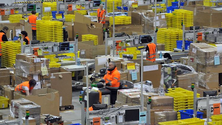 Hochbetrieb in Amazons Leipziger Logistikzentrum.