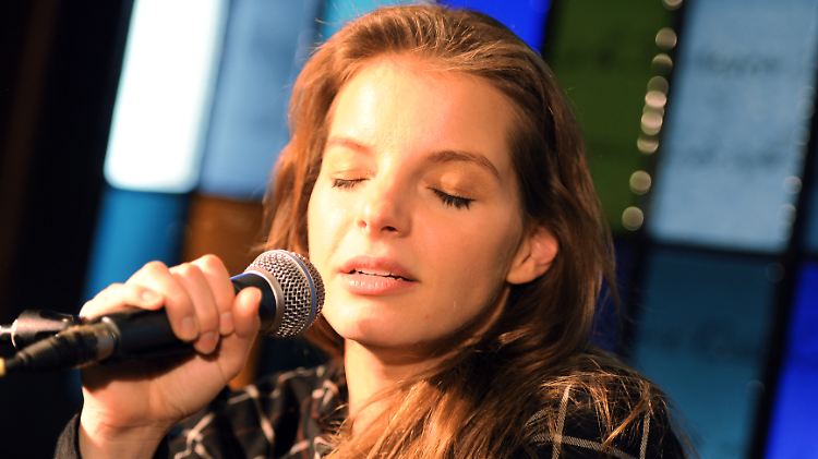 Die erste Singleauskopplung aus Yvonne Catterfelds neuem Album heißt "Pendel" und erscheint Anfang November.