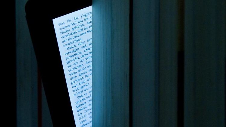 Das Licht von E-Book-Geräten kann die innere Uhr ungünstig beeinflussen.