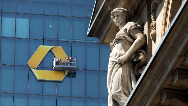 Die Commerzbank schraubt die Erwartungen herunter.