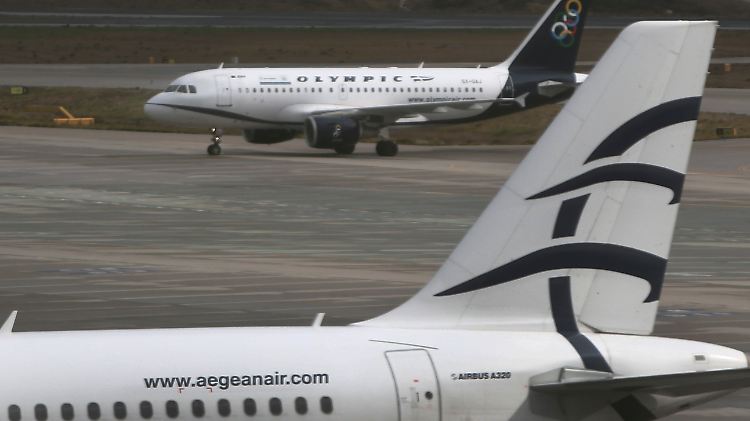 Aegean Airlines (vorn) darf den Konkurrenten Olympic schlucken.