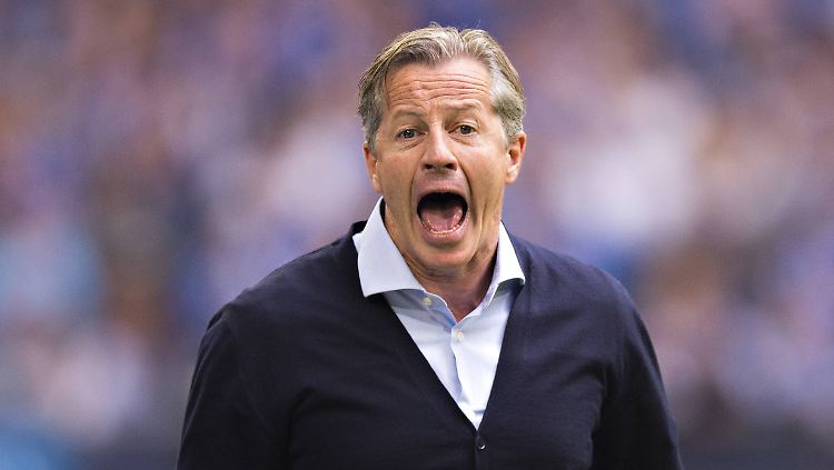 Nach kurzem Zwischenhoch sieht sich Schalke-Trainer Jens Keller wieder harter Kritik ausgesetzt.