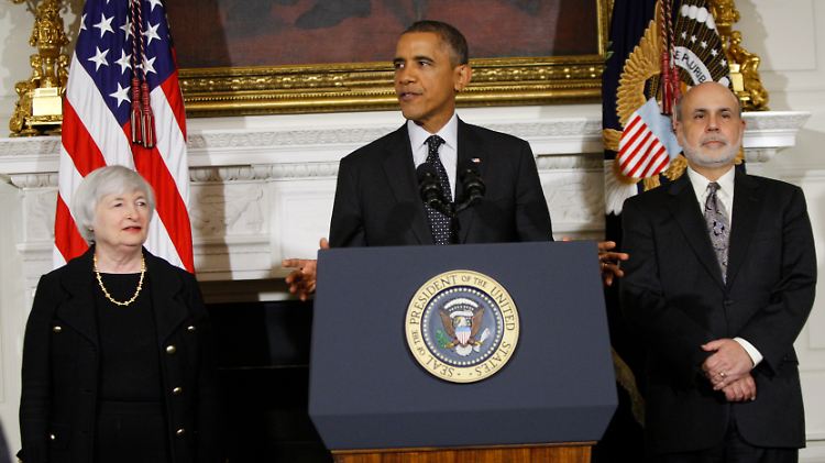 Janet Yellen und der amtierende Fed-Chef Ben Bernanke umrahmen US-Präsident Barack Obama.