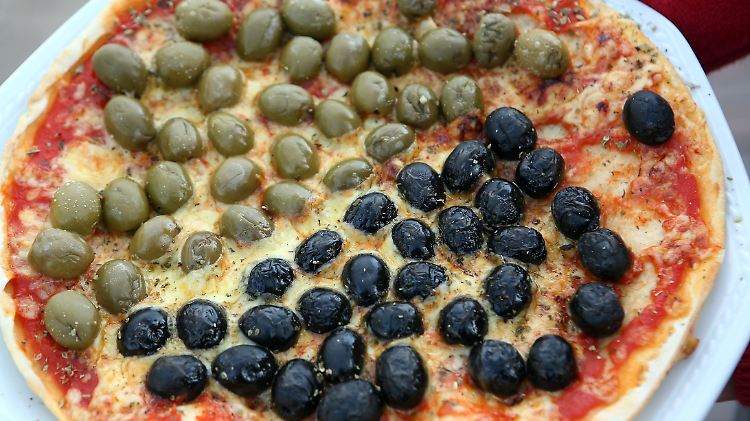 Ob Schwarz-Grün demnächst nicht nur auf der Pizza stattfindet, könnte sich bereits in den nächsten Tagen zeigen.