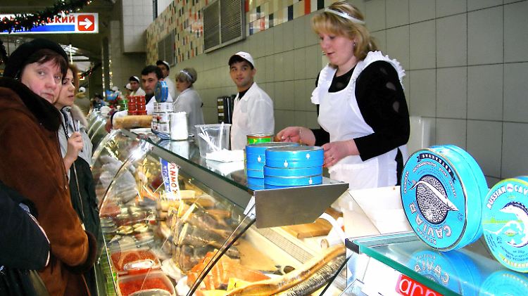 Roter und schwarzer Kaviar auf einem Markt in Moskau: Der russische Kaviarmarkt ist übersättigt.