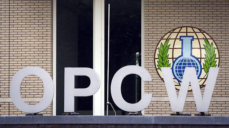 Die meisten Chemiewaffen sind noch immer in Syrien. Ihr Abtransport ist überfällig. Nun will die OPCW beraten, wie sie Assad an seine Aufgabe erinnern kann.