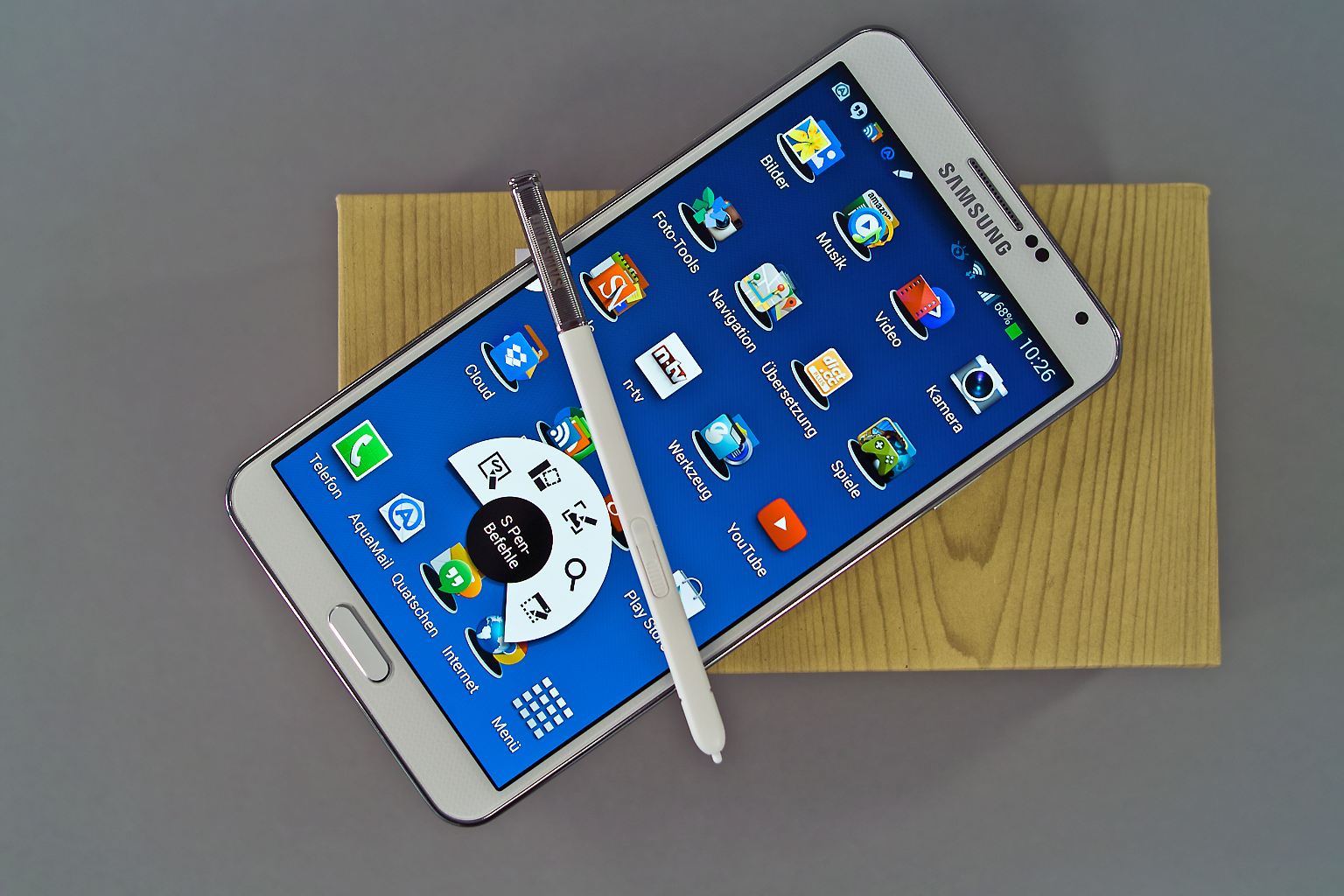 Durch den S Pen bietet das Galaxy Note 3 Funktionen an, die es bei gewöhnlichen Smartphones nicht gibt. n-tv.de zeigt, was mit dem Eingabestift alles möglich und warum Samsungs neues Phablet sicherer als andere Geräte ist.