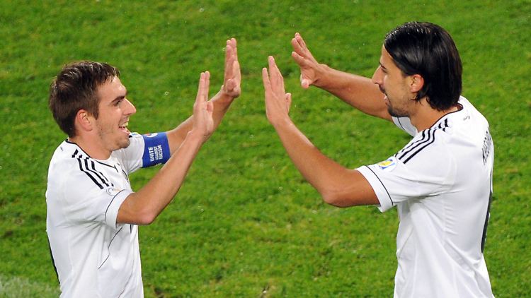 Haben allen Grund, sich zu freuen: Philipp Lahm und Sami Khedira