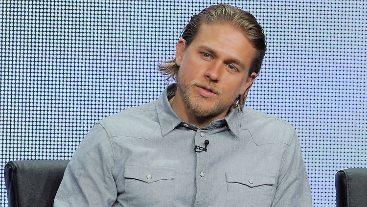 Seinen Durchbruch als Schauspieler hatte Hunnam mit seiner Rolle als Nathan Maloney in der TV-Serie "Queer as Folk".
