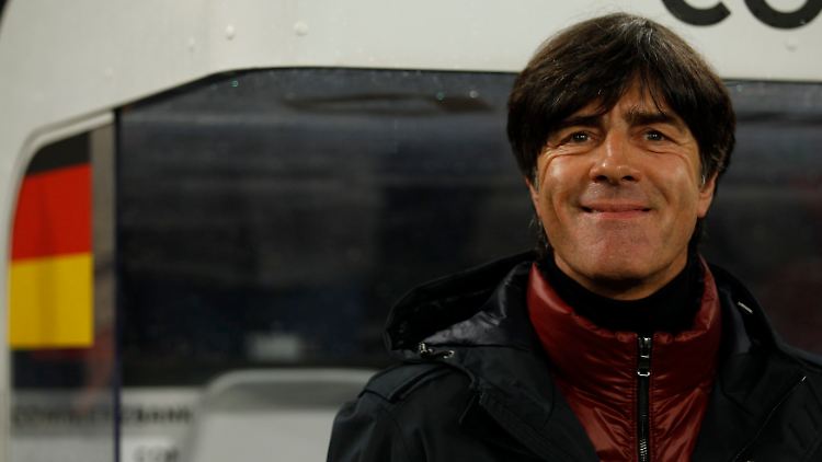 Bundestrainer Joachim Löw erwartet keinen unkündbaren Rentenvertrag.