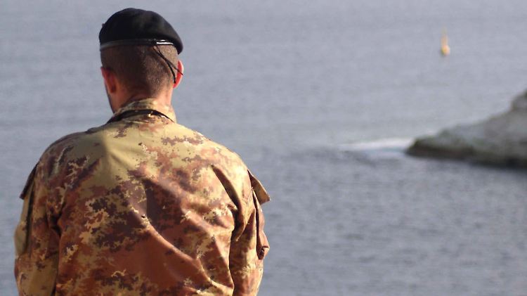 Italien verstärkt seine Militärpräsenz im Mittelmeer. 