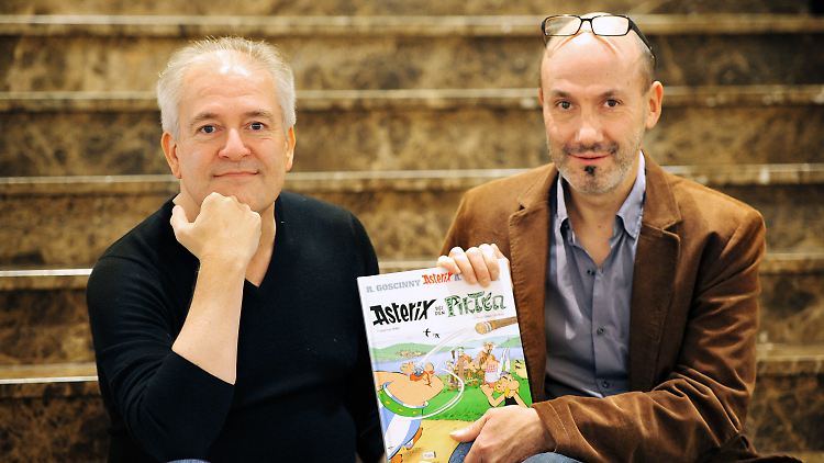 Didier Conrad (l.) und Jean-Yves Ferri haben Asterix' 35. Abenteuer gezeichnet und geschrieben.