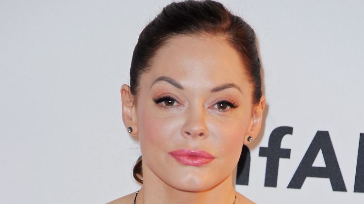 Nach nur einem Jahr Beziehung hat Rose McGowan ihrem dritten Verlobten nun das Ja-Wort gegeben.