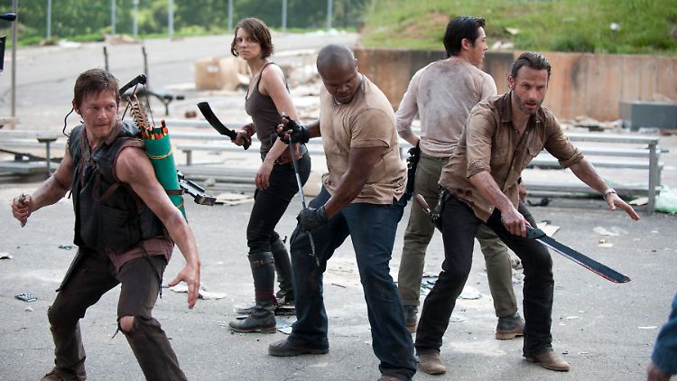Rick Grimes (r.) kämpft erbittert für das Überleben seiner Gruppe.