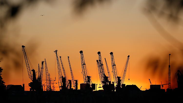 Deutschlands Börsenprofis bewerten die Konjunkturaussichten überraschend optimistisch - trotz US-Haushaltsstreit.