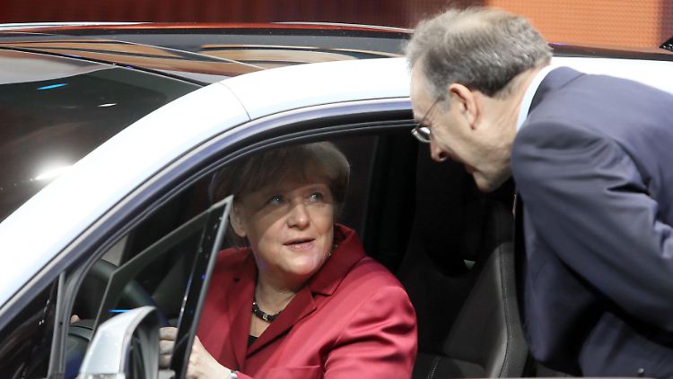 "So offen hat es noch niemand gemacht": Merkel mit BMW-Chef Norbert Reithofer.