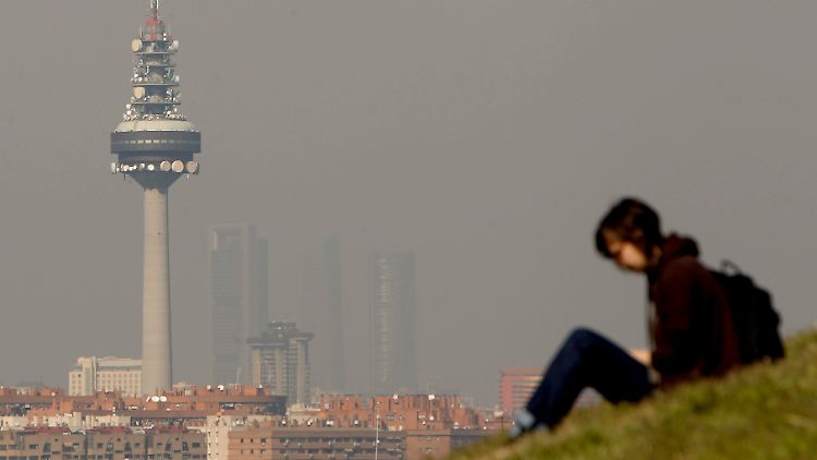 Das Zentrum von Madrid unter einer Smog-Glocke. (Archivbild)