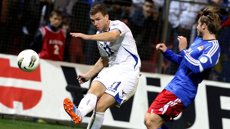 Edin Dzeko und seine Bosnier fahren zur WM 2014.