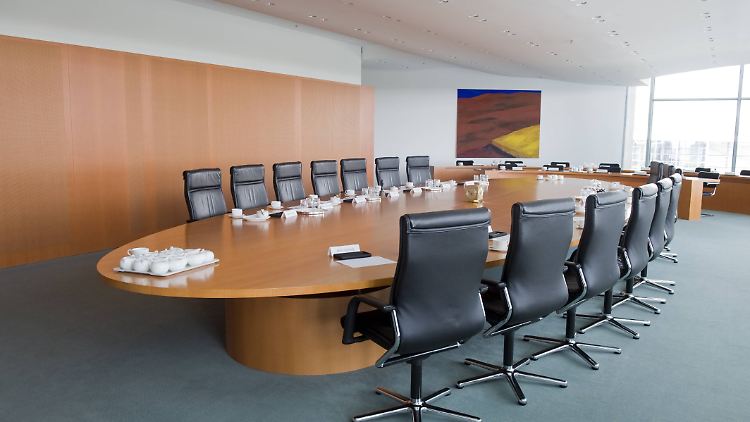 Doch wer sitzt auf den übrigen Stühlen im Bundeskanzleramt? Den Eindruck von verfrühtem Posten-Geschacher versuchen die Parteien natürlich zu zerstreuen.