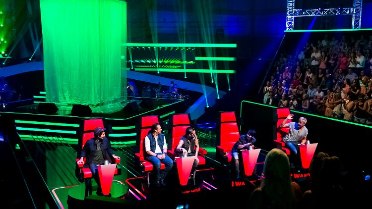 Keiner sieht was! BossHoss, Nena, Max Herre und Samu Haber bei der 3. Staffel von "The Voice Of Germany".