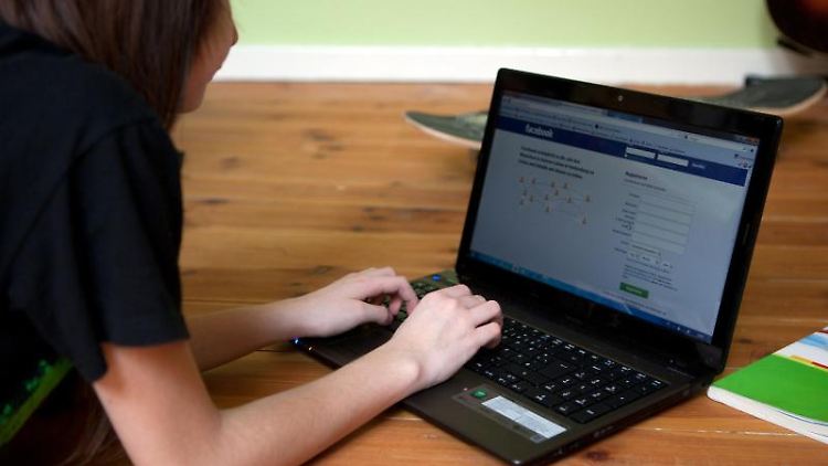 "Was ist denn da bei Facebook los?", fragten sich am Nachmittag tausende Nutzer. 