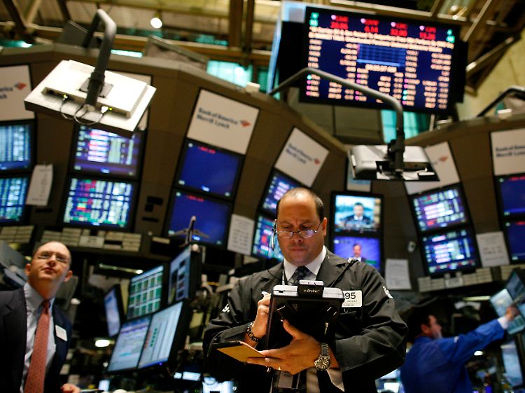 Die großen drei Ratingagenturen waren in der Finanzkrise in die Kritik geraten, weil sie hochriskanten Papieren beste Noten gegeben hatten und den Entwicklungen oft hinterhergehinkt waren.