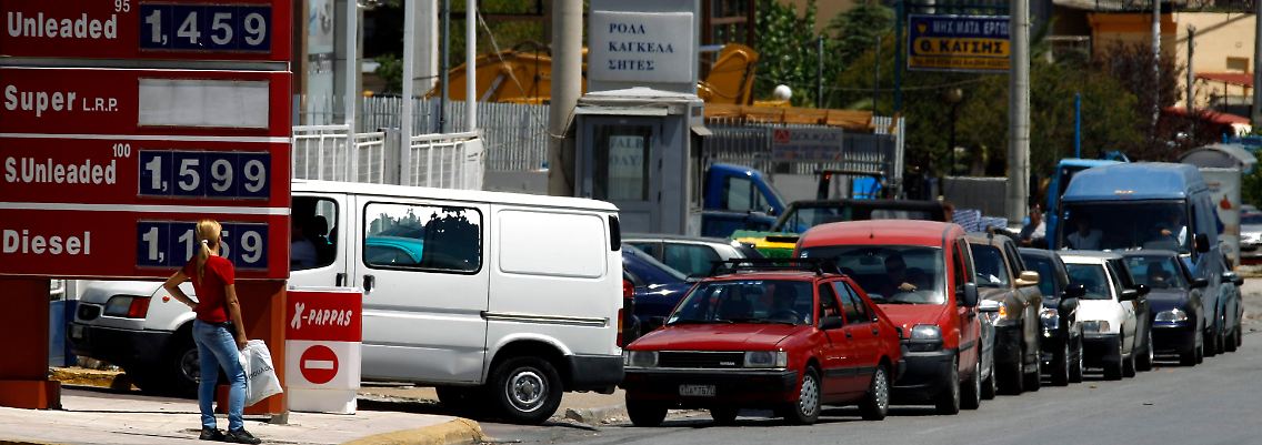 Viele Touristen stehen vor einem Problem: Wie wegkommen ohne Sprit? Was tun mit dem Mietwagen?