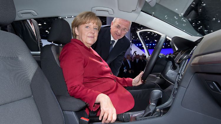 Auto-Kanzlerin Merkel? Die deutschen Hersteller um VW, BMW und Daimler können damit und einer Großen Koalition blendend leben.