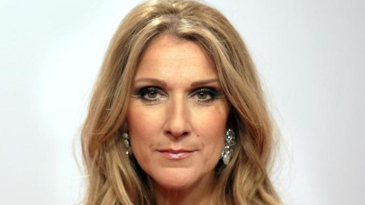 Céline Dion leidet unter der Größe ihrer Nase.
