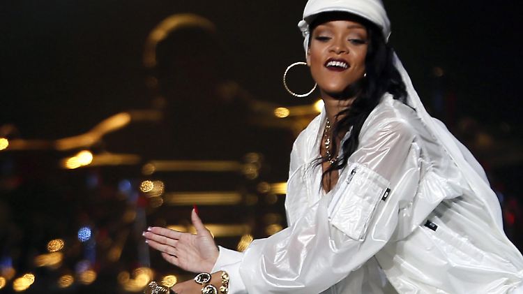 Alles im Rahmen: Rihanna bei ihrem Auftritt in Abu Dhabi.