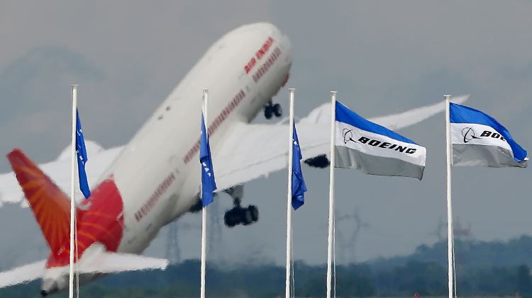 Boeing 787 von Air India hebt ab: Trotz anhaltender Probleme beim "Dreamliner" stimmen die Auslieferungen. Nun wird der Jahresausblick interessant.