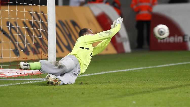 Gabor Kiraly rettet München den Punkt.