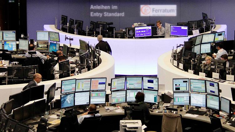 In Frankfurt warten viele Börsianer auf Nachrichten vom US-Arbeitsmarkt.