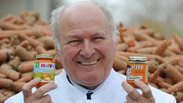 Inzwischen eine Institution - Claus Hipp und sein Gläschenbrei.