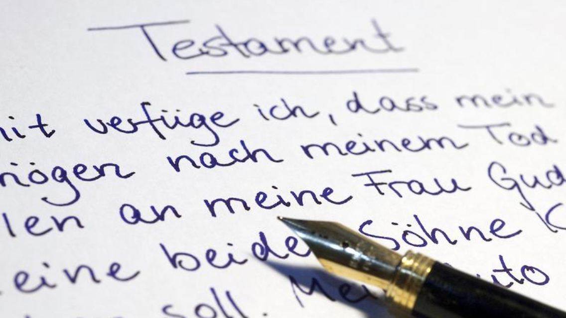 Auch im Computerzeitalter muss ein Testament immer handschriftlich angefertigt werden.