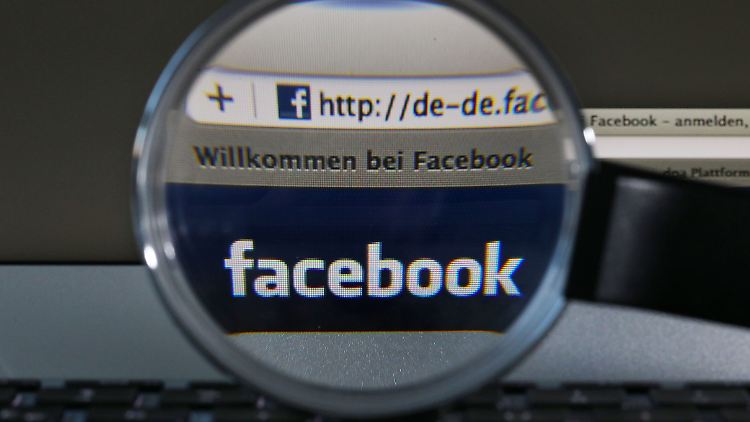 Schüler-Lehrer Freundschaften auf Facebook sollten ganz genau unter die Lupe genommen werden.